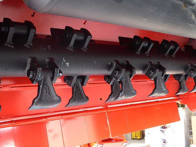 Trincia argini laterale per trattore Fu Special 138 M - Serie medio-leggera
