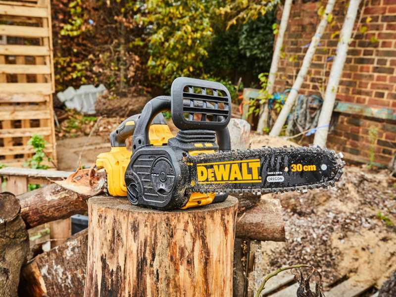 Dewalt DCM565P1-QW - Elettrosega a batteria 18V 5Ah - Lama da 30cm