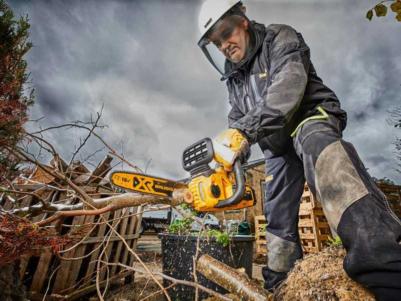 Dewalt DCM565P1-QW - Elettrosega a batteria 18V 5Ah - Lama da 30cm