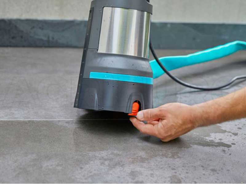 Gardena 17000 Aquasensor - Pompa sommersa per acque chiare
