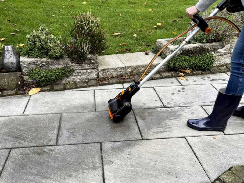 Worx WG441E.9 - Pulitore per esterni a batteria - 2 spazzole incluse - SENZA BATTERIE E CARICABATTERIE