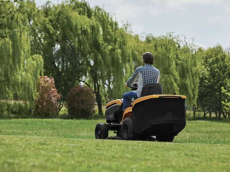 Stiga Estate 584e - Trattorino tagliaerba a batteria - Cesto di raccolta - Potenza 48V/40Ah