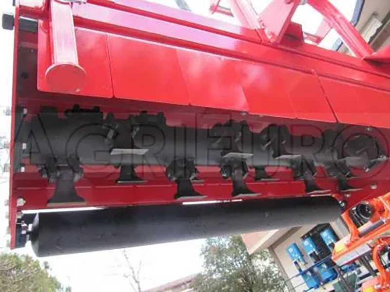 Trinciaerba per trattore CE 112 - Serie medio-leggera - Spostamento Manuale