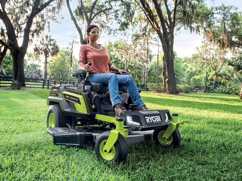 Ryobi ZTRX107 - Trattorino tagliaerba a batteria a raggio zero - 72V/20Ah - taglio da 107cm - 2in1