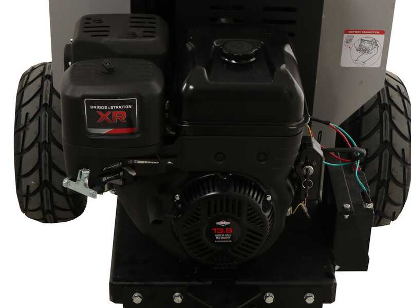 BullMach ZEUS 180 BSE - Biotrituratore a scoppio trainabile - Briggs &amp; Stratton 420cc con avviamento elettrico