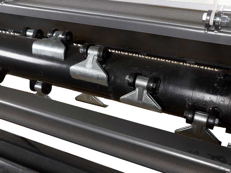 BlackStone RPDH 220 - Trinciaerba per trattore - Serie pesante - Spostamento idraulico