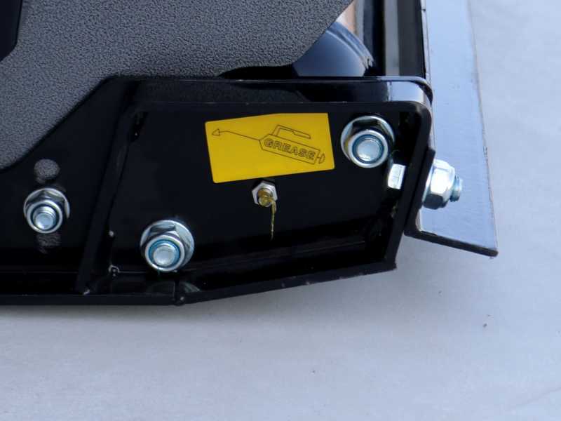 BlackStone BL 160 Hydro - Trinciaerba per trattore - Serie leggera - Spostamento idraulico