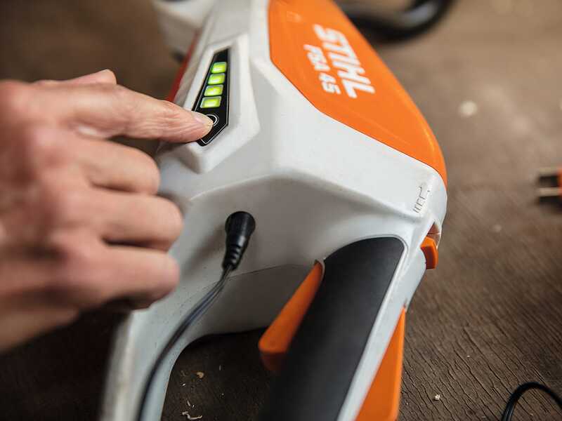 STIHL FSA 45 - Tagliabordi a batteria integrata - 18V