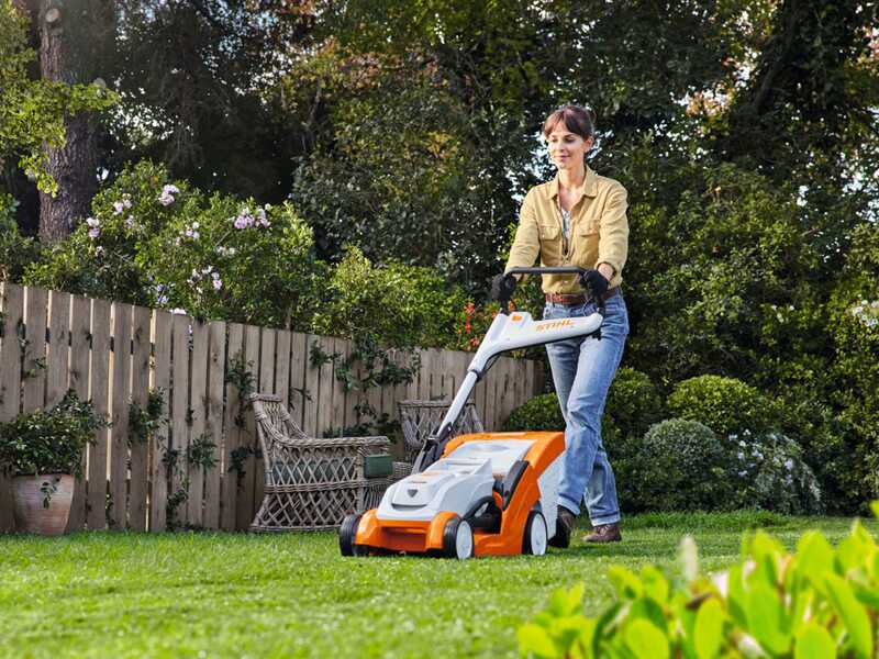 STIHL RMA 239 C - Tagliaerba con batteria AK 30 S - 36V 5Ah - Taglio 37 cm