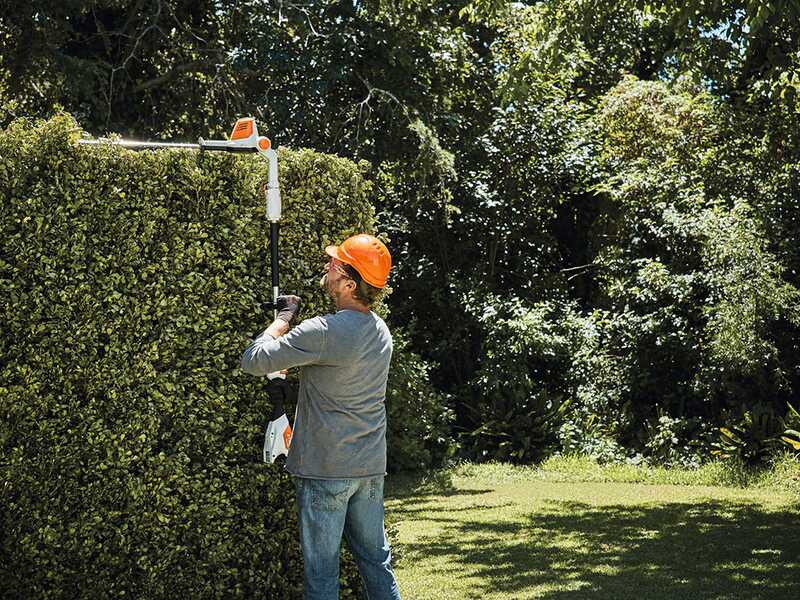 STIHL HLA 56 - Tagliasiepi su asta con 2 batterie AK 20 - 36V 4Ah