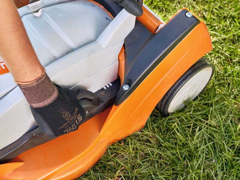 STIHL RMA 239 - Tagliaerba con 2 batterie AK 30 S - 36V 5Ah - Taglio 37 cm