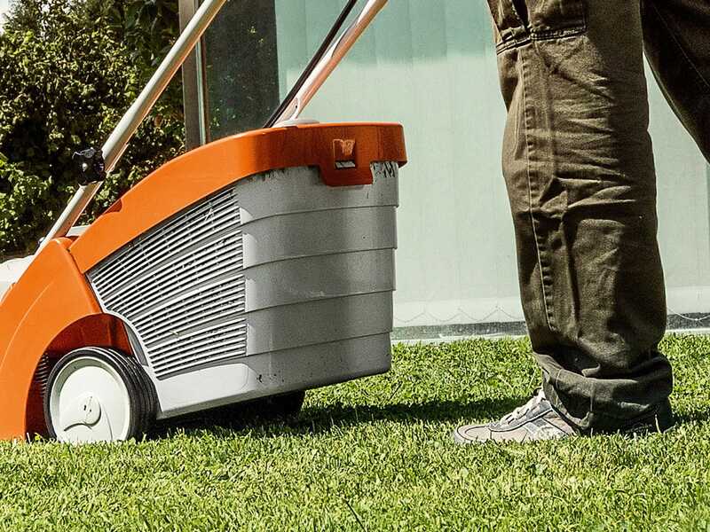 STIHL RMA 239 - Tagliaerba con 2 batterie AK 30 S - 36V 5Ah - Taglio 37 cm