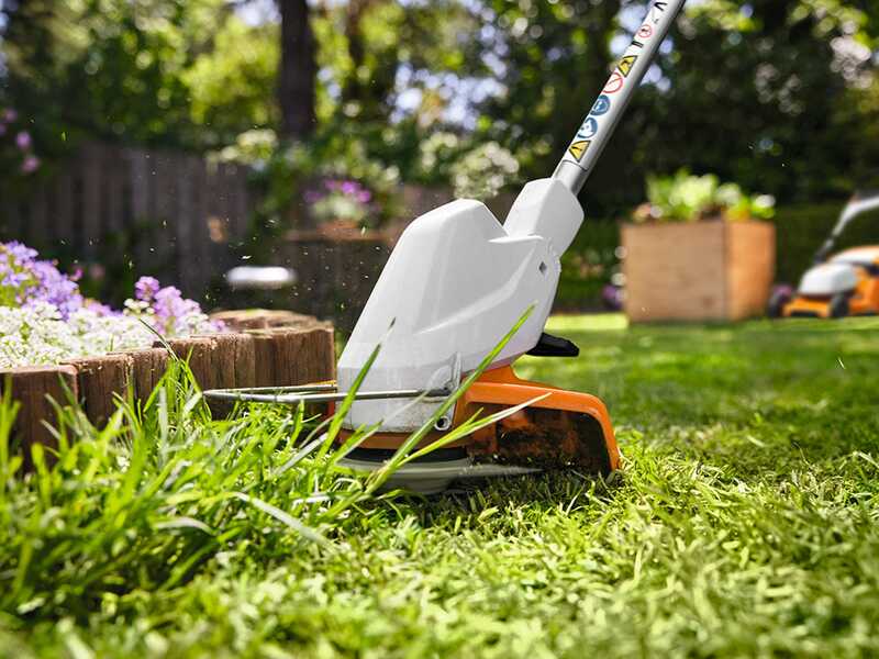 STIHL FSA 30 - Tagliabordi a batteria - 10,8V - SENZA BATTERIA E CARICABATTERIA