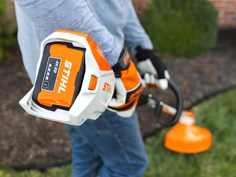 STIHL FSA 60 R - Decespugliatore a batteria - 36V -  SENZA BATTERIA E CARICABATTERIA