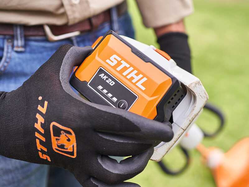 STIHL FSA 60 R - Decespugliatore a batteria - 36V -  SENZA BATTERIA E CARICABATTERIA
