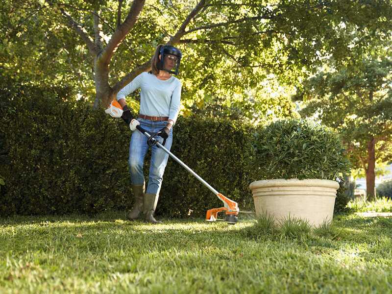 STIHL FSA 60 R - Decespugliatore con 2 batterie AK 20 - 36V 4Ah