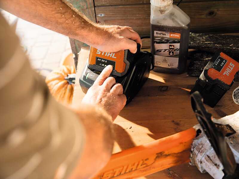 STIHL RMA 253 T - Tagliaerba trazionato con batteria AK 30 S - 36V 5Ah - Taglio 51 cm
