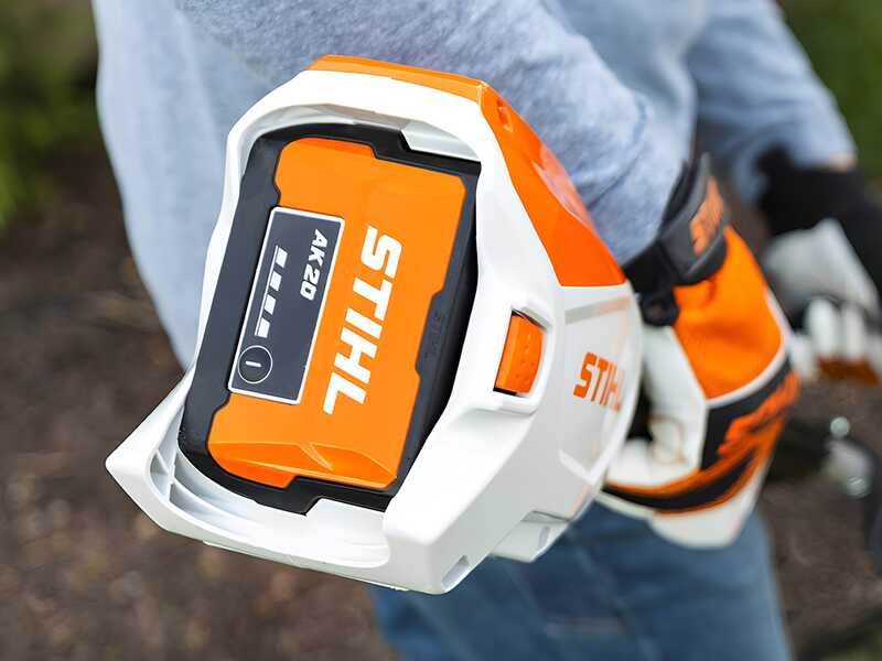 STIHL FSA 70 R - Decespugliatore con batteria AK 20 - 36V 4Ah