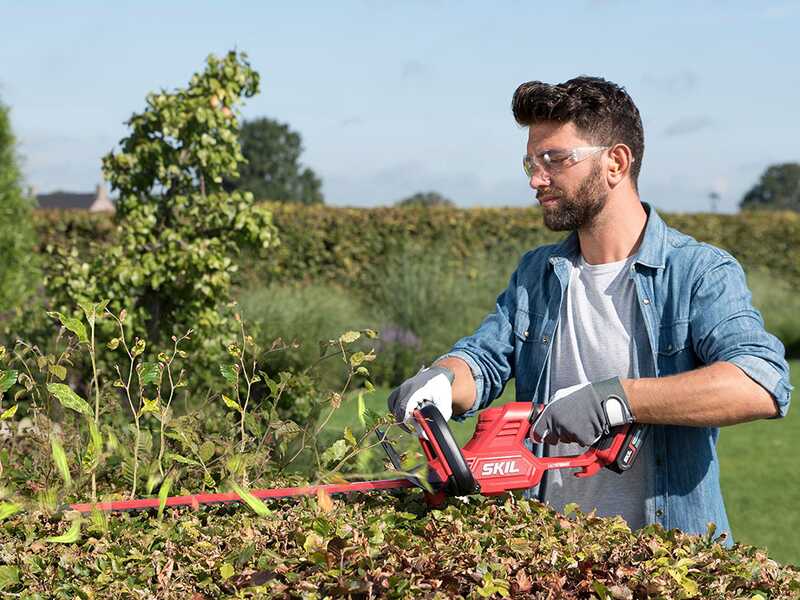 Skil 0440 CA - Tagliasiepi a batteria - Lama da 55 cm - 20V 2.5Ah