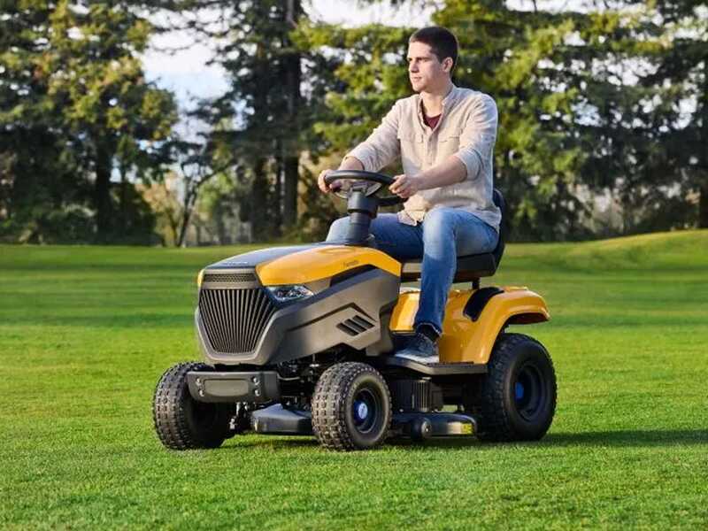 OUTLET - UTILIZZATO PER PROVA - Stiga Tornado 7108e - Trattorino tagliaerba a batteria - Motore elettrico a batteria 48V/64Ah - scarico laterale