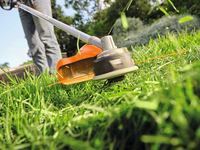 STIHL FSA 80 R - Decespugliatore con batteria AK 20 - 36V 4Ah