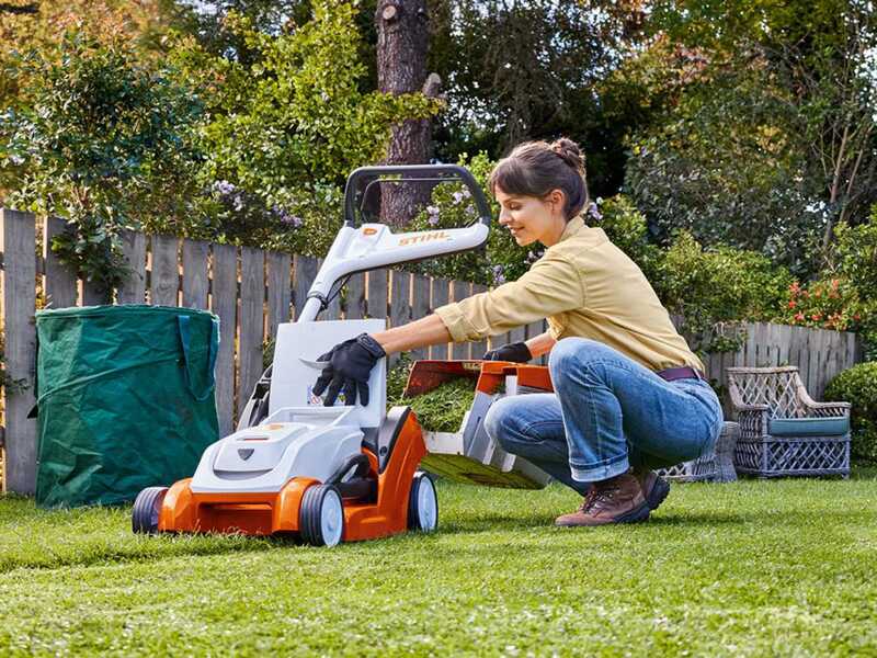 STIHL RMA 239 C - Tagliaerba con batteria AK 10 - 36V 2Ah - Taglio 37 cm