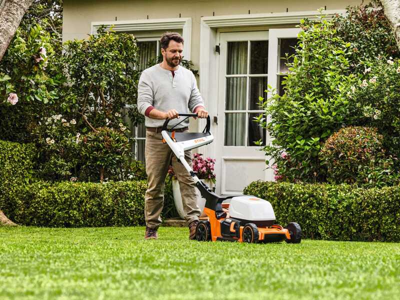 STIHL RMA 253 - Tagliaerba con batteria AK 10 - 36V 2Ah - Taglio 51 cm