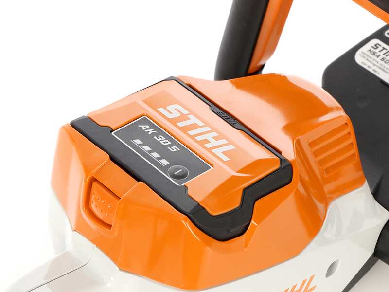 STIHL HSA 50 - Tagliasiepi con batteria AK 30 S - 36V 5Ah - Lama 50cm