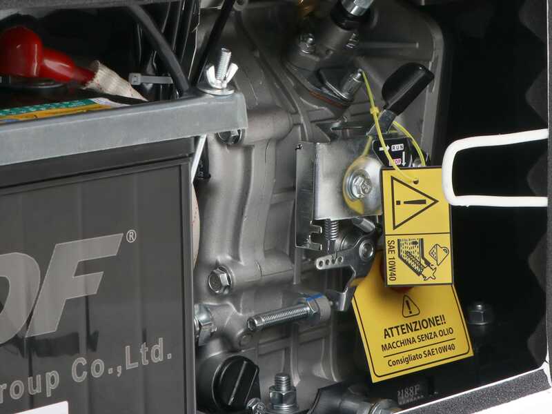 OUTLET - DIFETTI ESTETICI - Hyundai HP7500LN-3 - Generatore di corrente 5,5 kW FullPower diesel silenziato - Continua 5 kw - Avv. elettrico