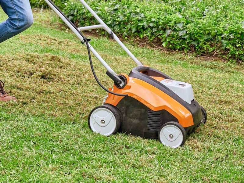 STIHL RLA 240 - Arieggiatore con 2 batterie AK 30 S - 2x 36V 5Ah