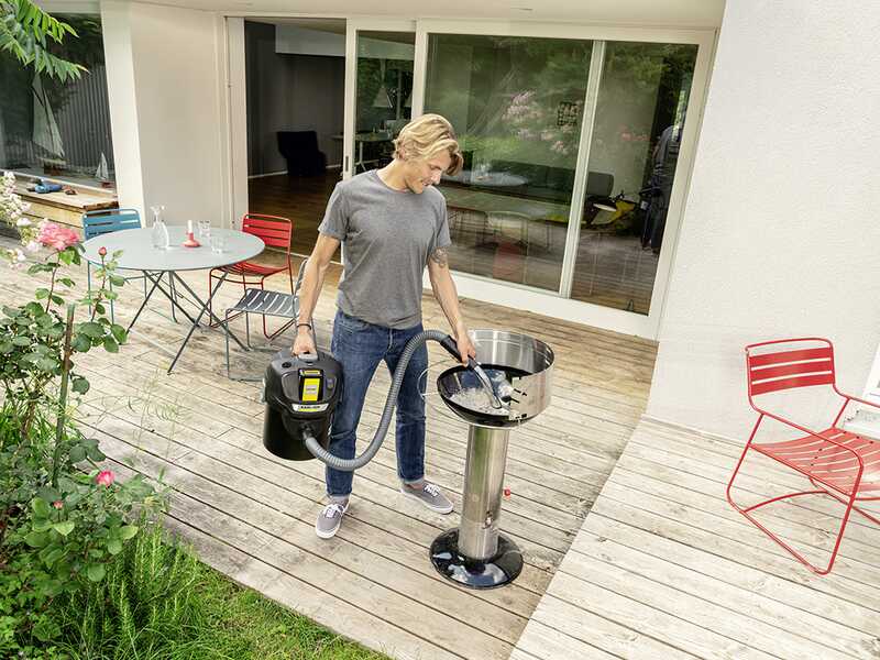 Karcher AD 2 Battery - Aspiracenere a bidone - Vano raccolta in metallo 14 lt - 18V/5,0Ah