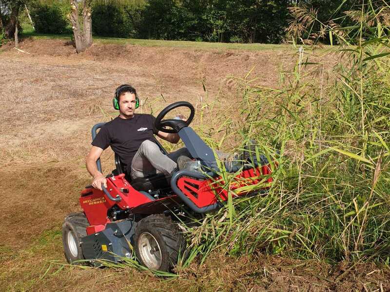 Meccanica Benassi FOX 95 4WD  - Trattorino trinciaerba sfalciatutto - Motore bicilindrico Briggs &amp; Stratton 724cc  - Trasmissione Idrostatica