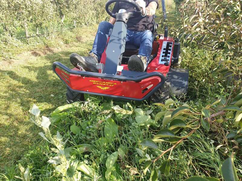 Meccanica Benassi FOX 95 4WD  - Trattorino trinciaerba sfalciatutto - Motore bicilindrico Briggs &amp; Stratton 724cc  - Trasmissione Idrostatica
