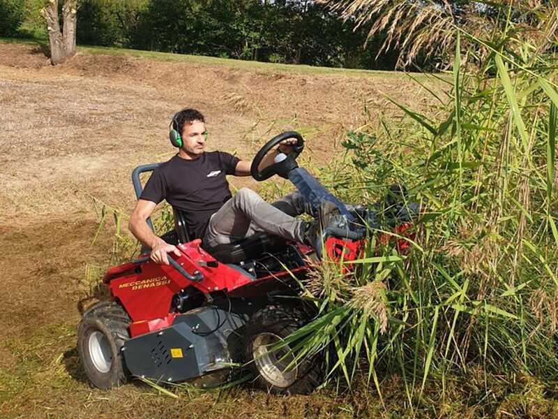 Meccanica Benassi FOX 95 4WD  - Trattorino trinciaerba sfalciatutto - Motore bicilindrico Briggs &amp; Stratton 724cc  - Trasmissione Idrostatica