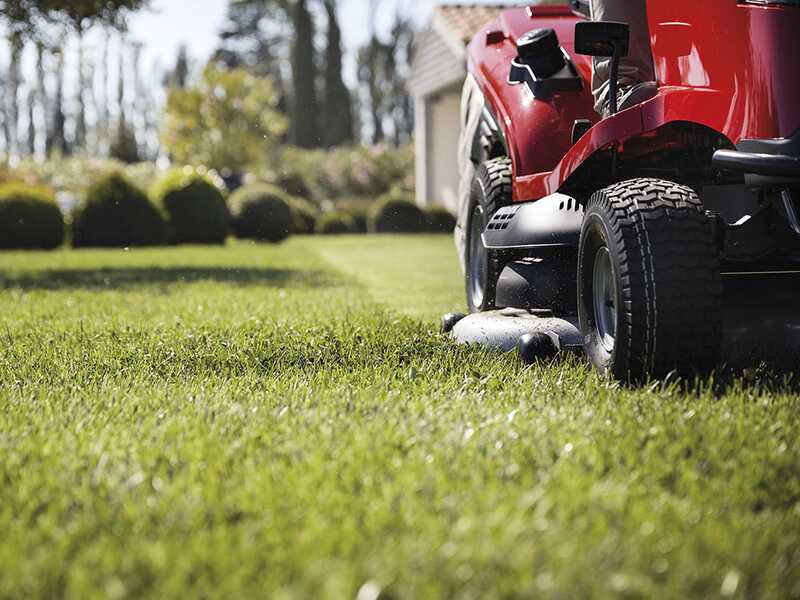 Honda HF 2625 HTE - Trattorino tagliaerba - Cambio idrostatico - Motore Honda GXV690 - Cesto di raccolta con svuotamento elettrico e mulching