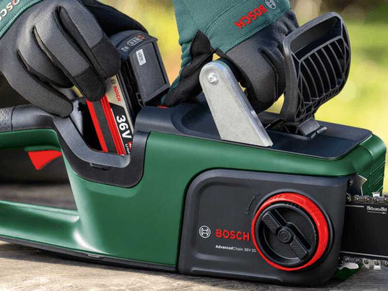 OUTLET - UTILIZZATO PER PROVA - Bosch AdvancedChain 36V-35-40 - Elettrosega a batteria da taglio - 36V 2Ah - Lama da 35cm