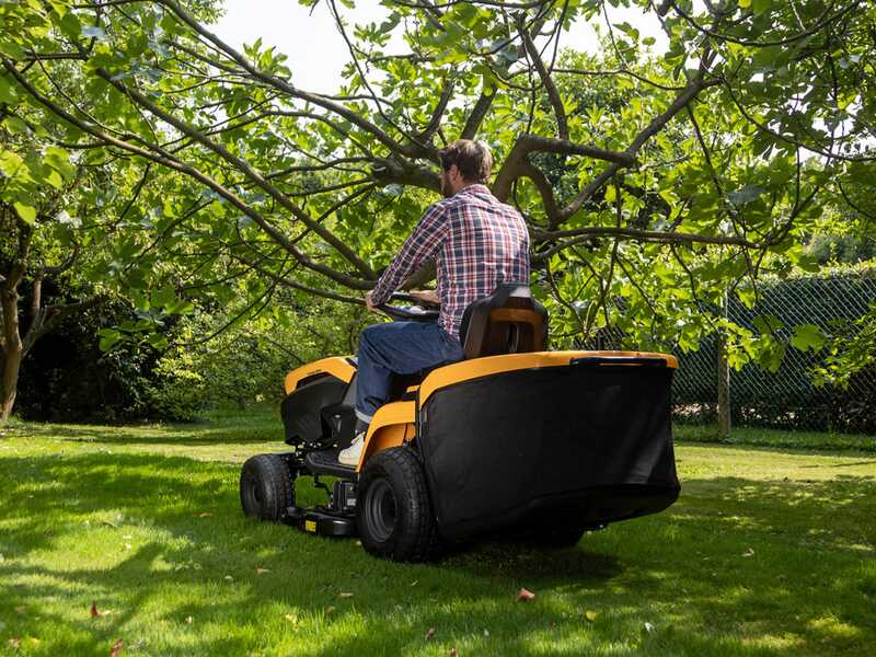 Stiga Estate 384e - Kit Trattorino tagliaerba con 1 modulo batteria ePower Pro da 56V/40Ah - Cesto di raccolta e mulching