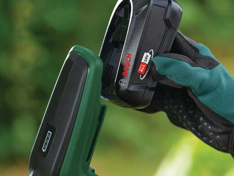 Bosch AdvancedPrune 18V-45 - Forbice elettrica da potatura su asta 18V - 2.5Ah
