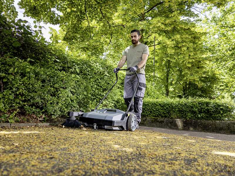 OUTLET - PICCOLI DIFETTI ESTETICI - Karcher KM 70/15 C Classic - Spazzatrice manuale a spinta con cesto di raccolta