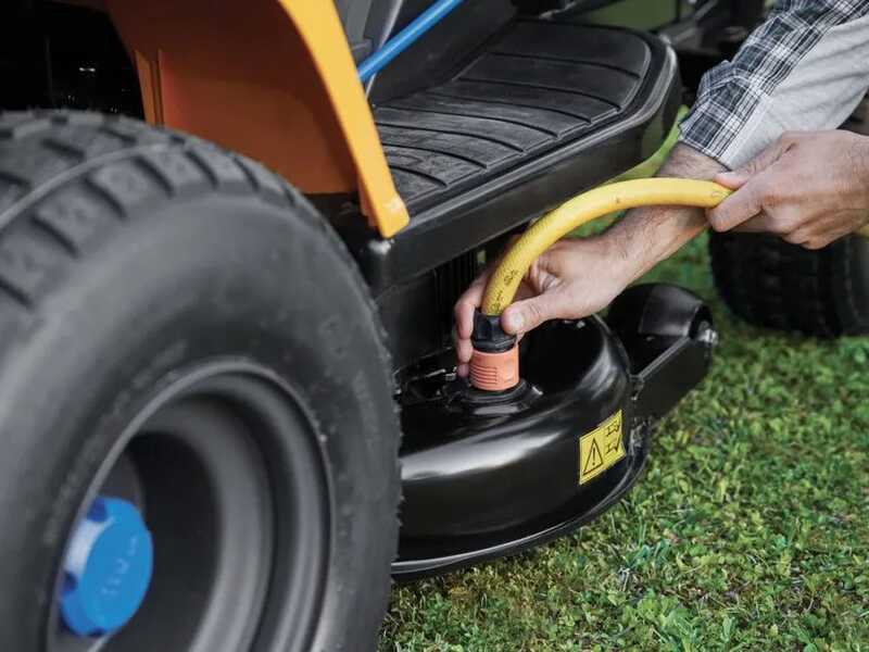 OUTLET - UTILIZZATO PER PROVA - Stiga Estate 384e - Trattorino tagliaerba a batteria - Cesto di raccolta - Potenza 48V/30Ah