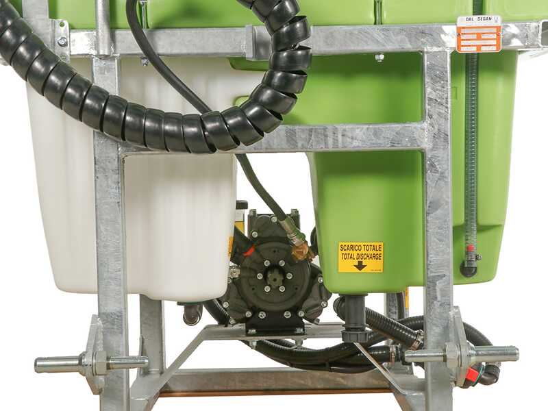 Seven Italy 600L - Gruppo botte irroratrice a trattore - Pompa APS71 - Colore verde
