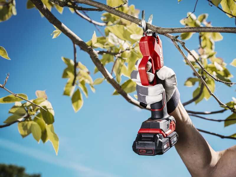 Skil 0620 CA - Forbice elettrica da potatura - 20V / 2Ah - Diametro di taglio 28mm