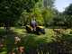 Stiga Estate 384e - Kit Trattorino tagliaerba con 1 modulo batteria ePower Pro da 56V/40Ah - Cesto di raccolta e mulching