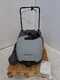 OUTLET - SENZA IMBALLO ORIGINALE - Nilfisk SW750 - Spazzatrice trazionata a batteria con cesto di raccolta 12V - 46Ah